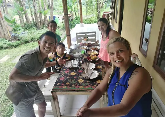 Wayan Junaedi's Homestay ベッド・アンド・ブレックファスト *